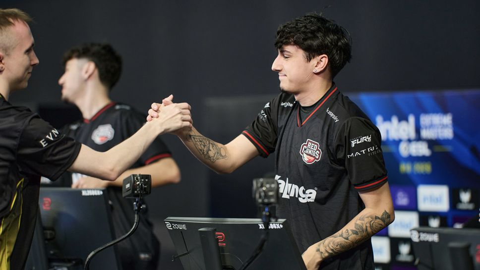 Red Canids остави състава си на пейката