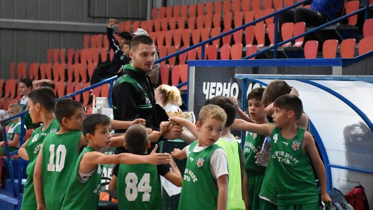 Близо 100 деца се включиха с баскетболен фестивал във Варна