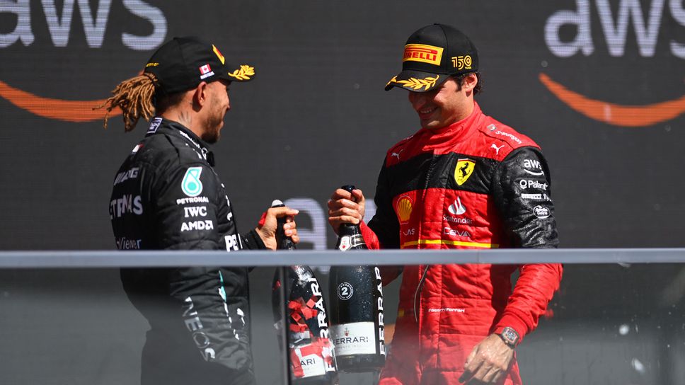 На Сайнц не му пука за слуховете за Хамилтън и Ферари