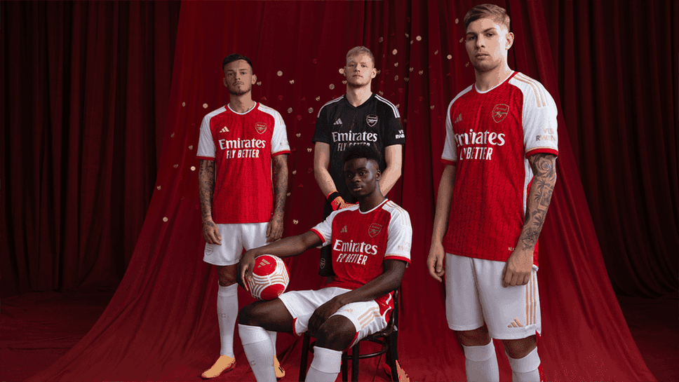 Новият екип на Арсенал отбелязва 20-ата годишнина на Непобедимите