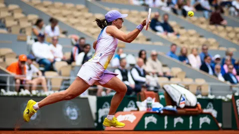 Шампионката Ига Швьонтек отстрани Ребека Шрамкова в първия кръг на "Ролан Гарос"