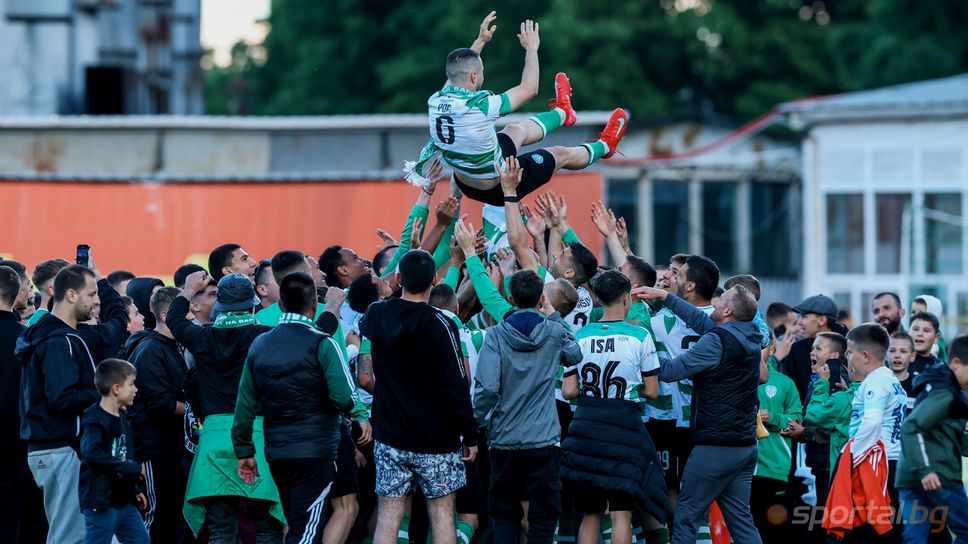 Двама играчи на "моряците" с юбилейни срещи