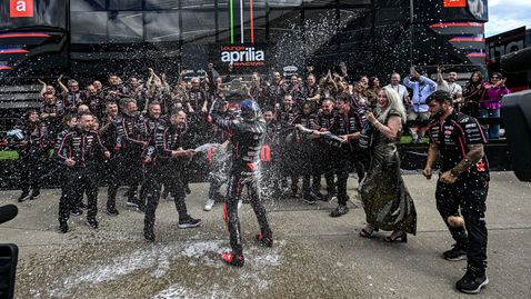  Априлия с малко, тъкмо и ясно обръщение към Хорхе Мартин след триумфа на 