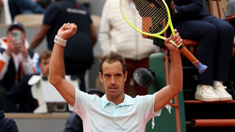 Сбогуването на Гаске с тениса се отлага, победи за Руне и Хачанов