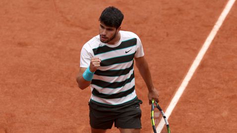 Карлос Алкарас започна защитата на титлата на "Ролан Гарос" с лесна победа