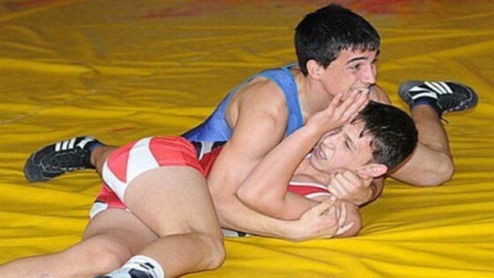 Още 3 златни медала за българските борци