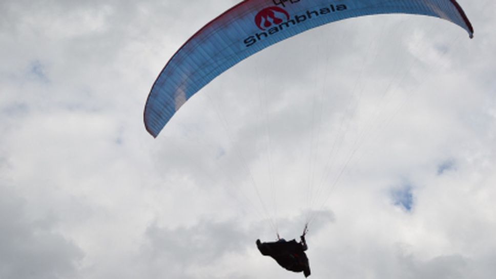 Стефан Маргенталер лидер на световното по парапланеризъм в Сопот