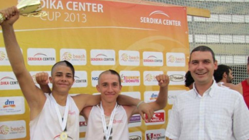Тийнейджъри спечелиха четвъртия турнир от веригата Beach Volley Mania 2013