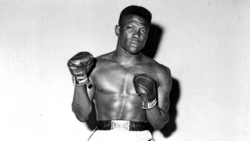 Легендарен боксьор почина