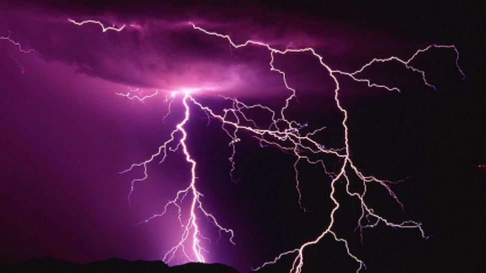 Гръмотевица стресна играчите на Глазгоу Рейнджърс (видео)