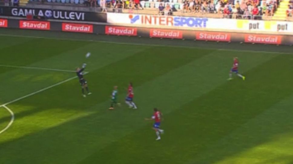 Вратар сътвори невероятен гаф след 44 секунди игра (видео)