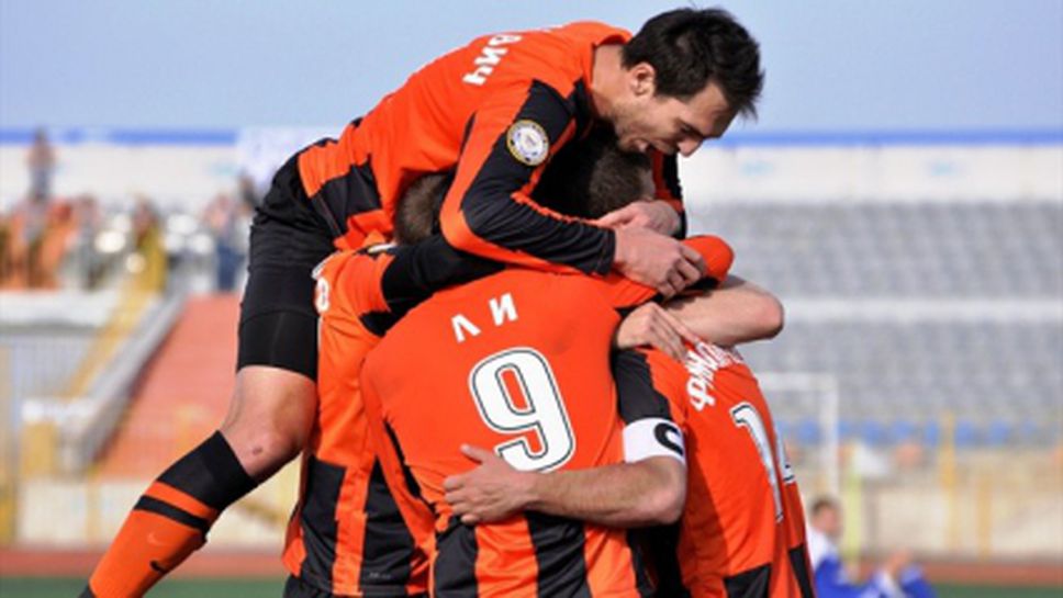 Казахстанската приказка продължава, Стяуа с единия крак напред