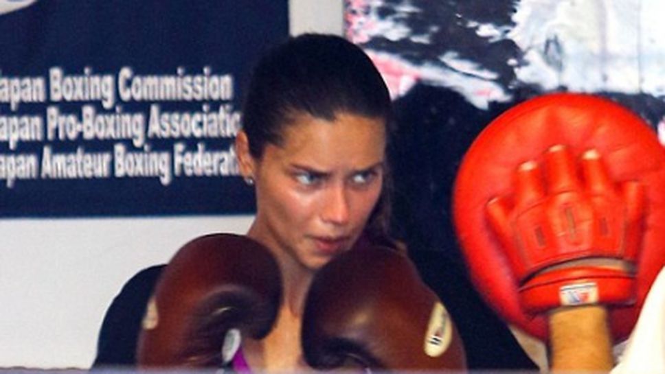 Адриана Лима се поти на боксовия ринг