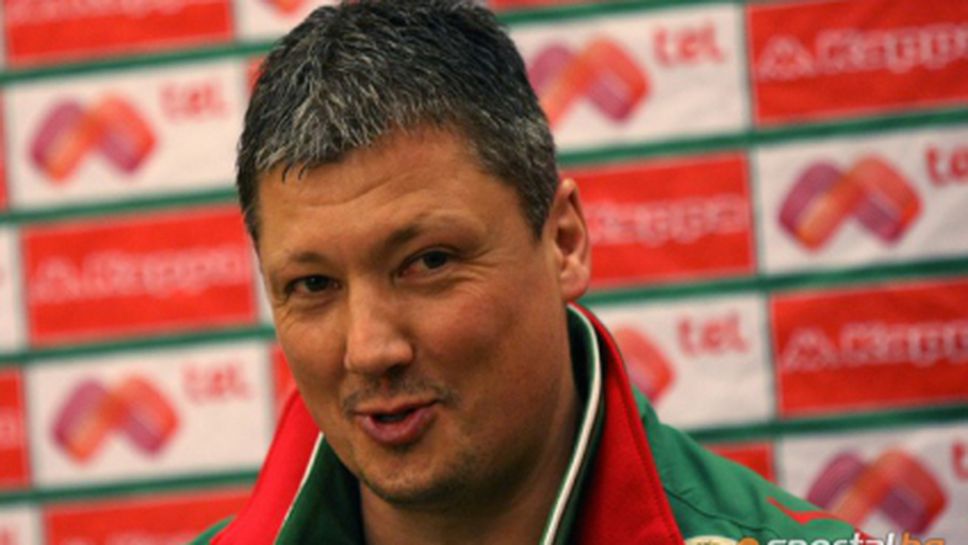 Любо Пенев: Българският футбол и отборите дърпат нагоре (видео)