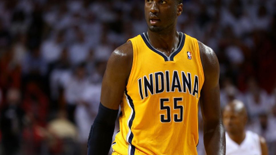 Рой Хибърт показа какво е да си 218 сантиметра (видео)