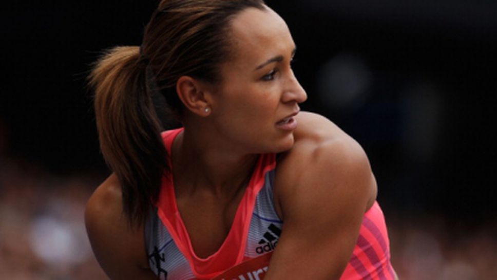 Енис-Хил ще се възстановява между 12 и 15 седмици