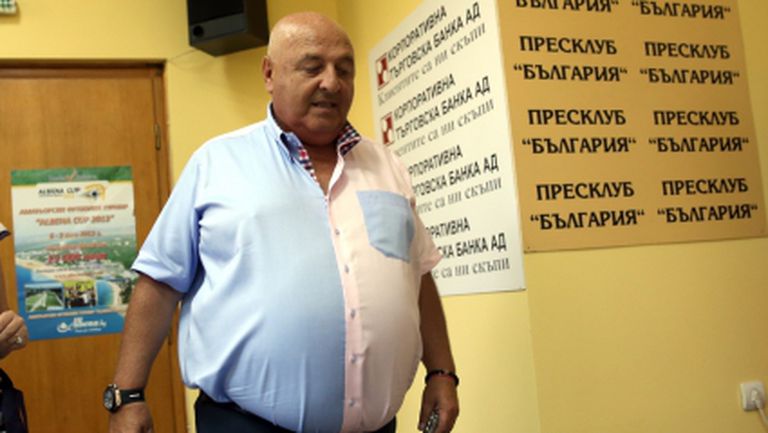 Венци Стефанов заплаши да влезе с тояга в съблекалнята (видео)