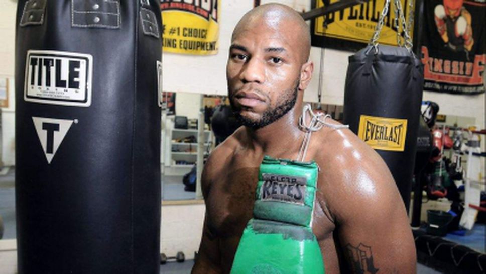 Сет Мичел - Крис Ареола на 6 септември