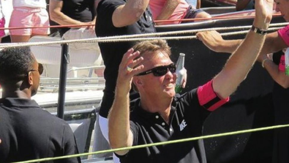 Ван Гаал води легенди на гей парад