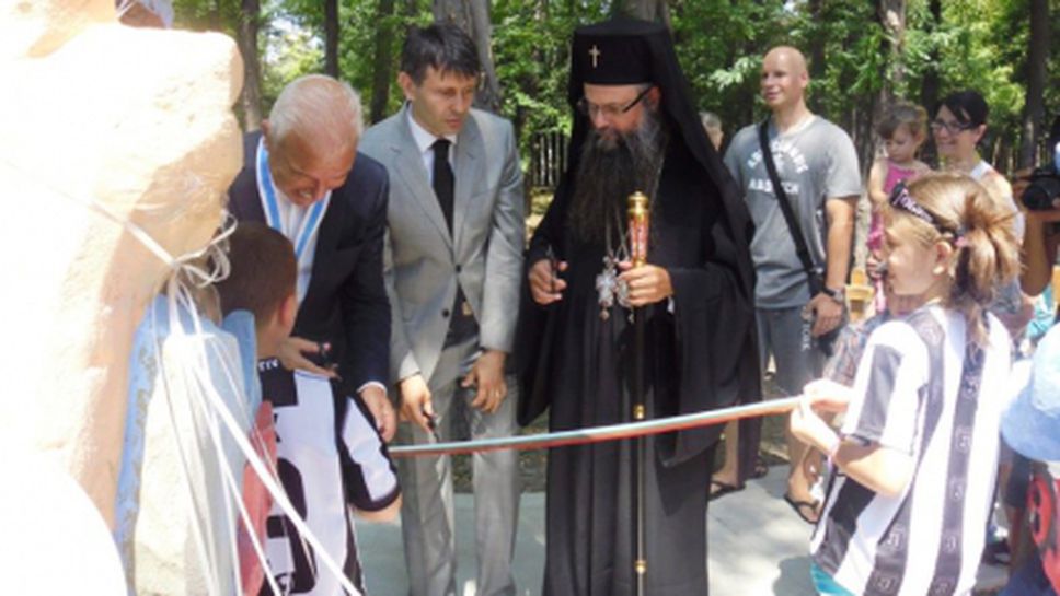 Пловдивският митрополит откри детската площадка на "Лаута"