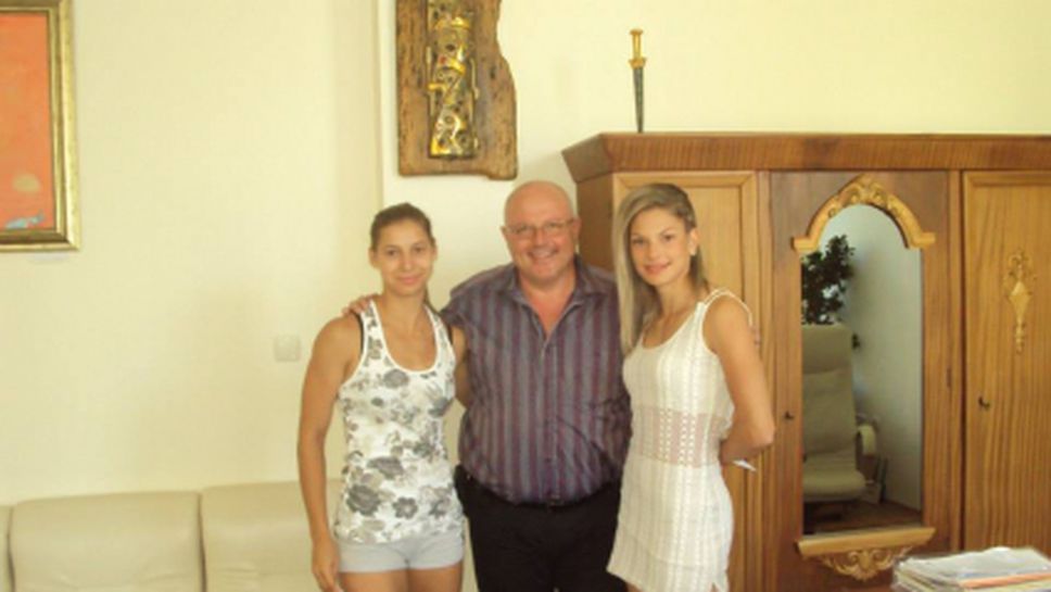 Кметът на Харманли награди Габриела Петрова и Галина Николова