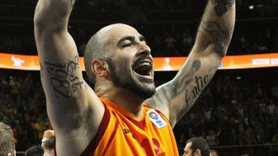 Перо Антич с нова татуировка