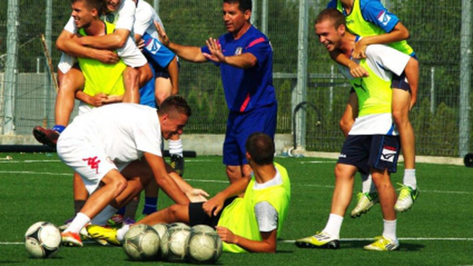 Треньор от Атлетико Мадрид проведе занимание с юношите на Черноморец
