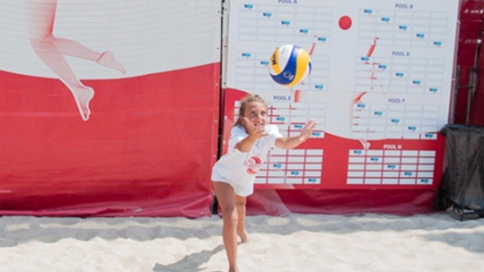 32 деца от страната показаха своите волейболни умения на Mtel Beach Masters Kids