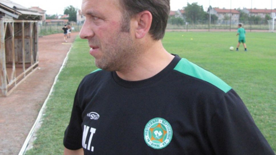 Митко Трендафилов тренира с Нефтохимик