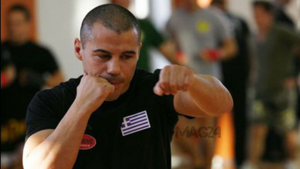 Майк Замбидис ще се бие в Суперкомбат