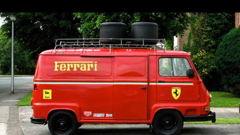 Renault маскирано като Ferrari от филм "Rush"