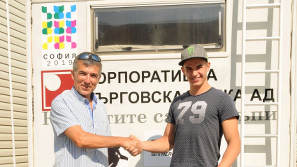 Бизнесмен подари велосипед на Ангел Караньотов