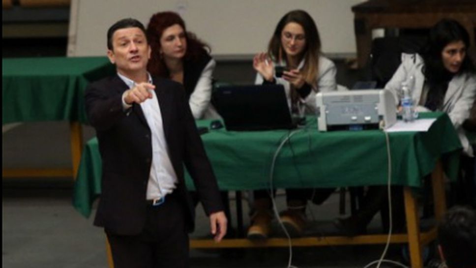 Георги Младенов гледа към чужбина