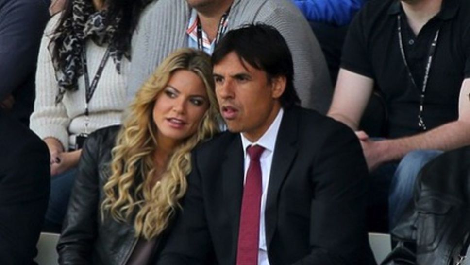 Селекционерът на Уелс се сгоди за репортерка от "Скай Спортс"