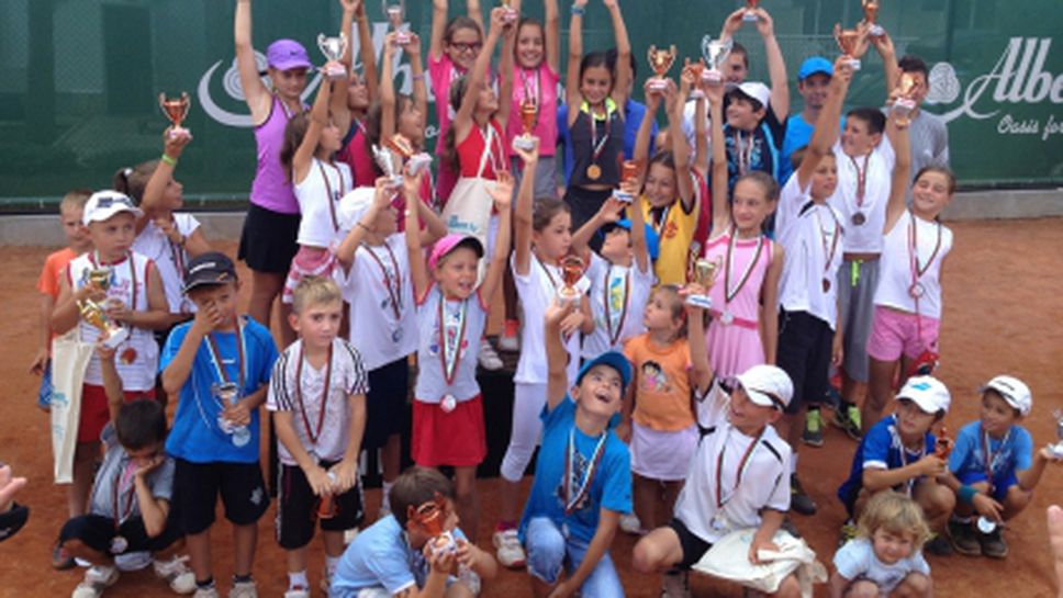 Президентът на БФТенис награди шампионите в Албена