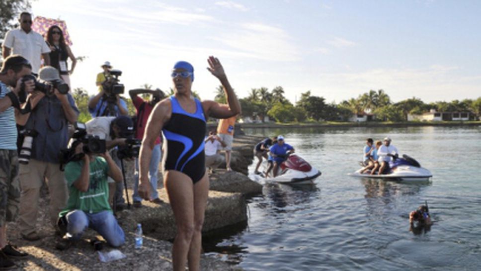 Даяна Наяд вече е преплувала над 100 километра от разстоянието между Куба и Флорида