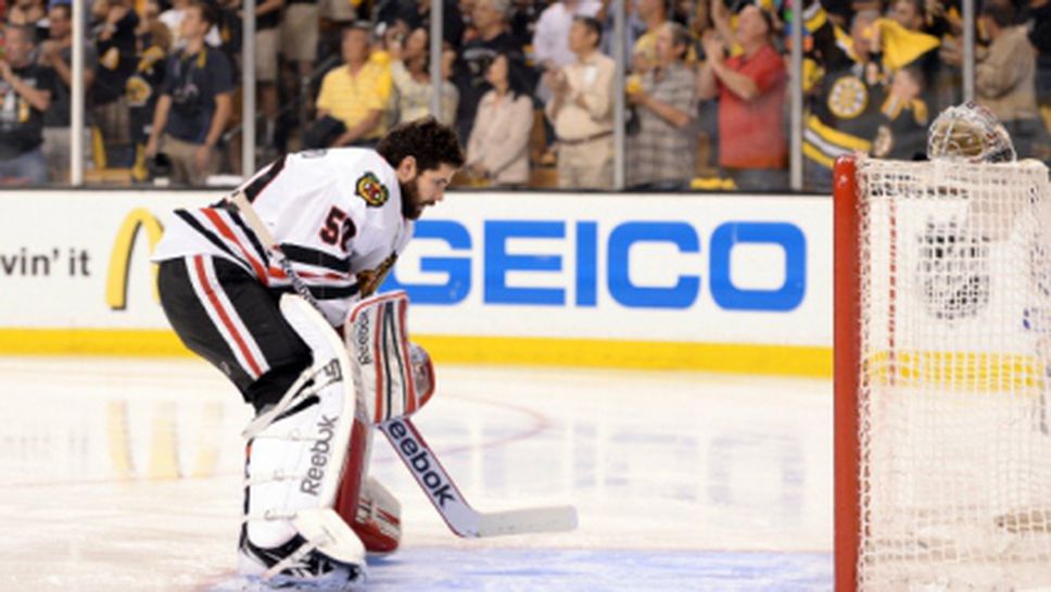 Чикаго продължи договора на вратаря Кори Крофърд