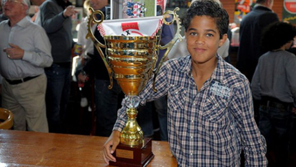 Синът на Клуйверт върви по стъпките на баща си (видео)