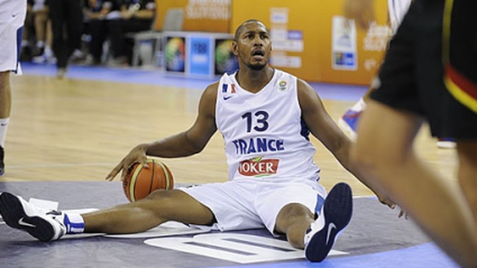 Звезда на Франция поправя незнаещ репортер (видео)