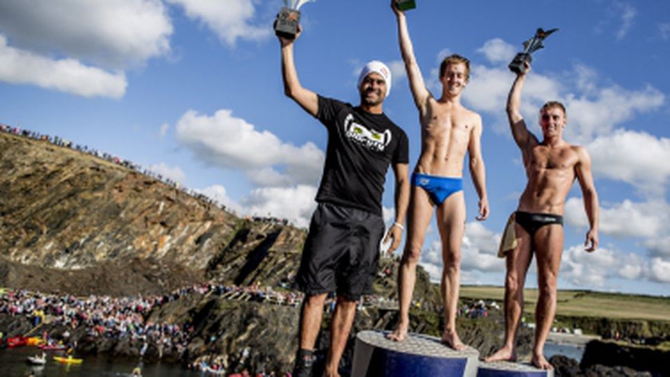 Мисията изпълнена - Гари Хънт спечели домашния кръг от Red Bull Cliff Diving World Series 2013