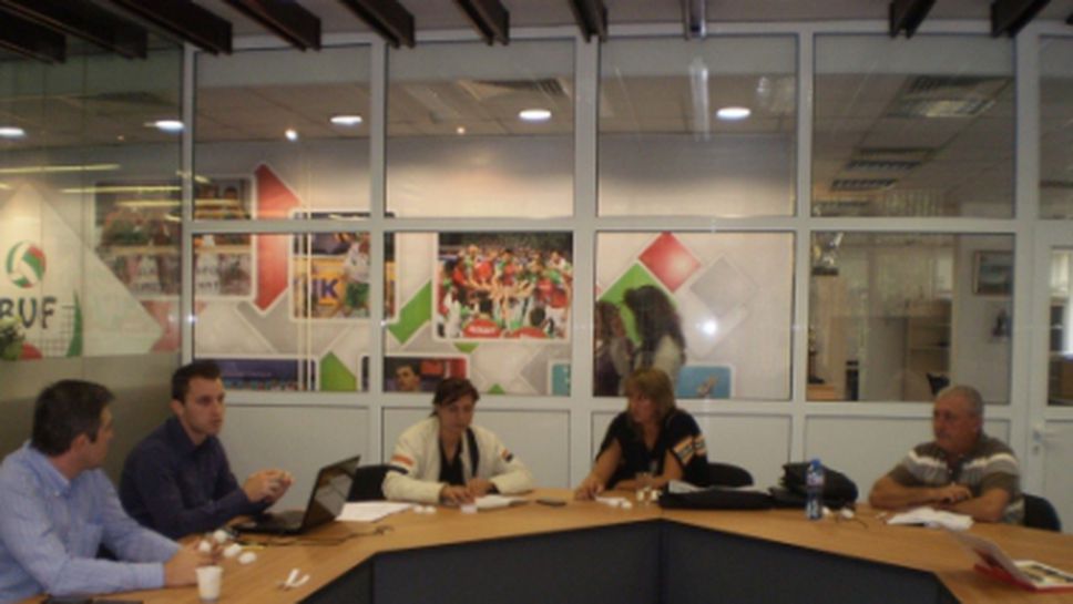 8 отбора в женското първенство по волейбол