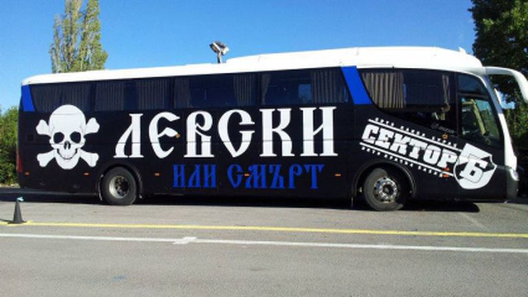 Феновете на Левски показаха брандирания си автобус (видео)