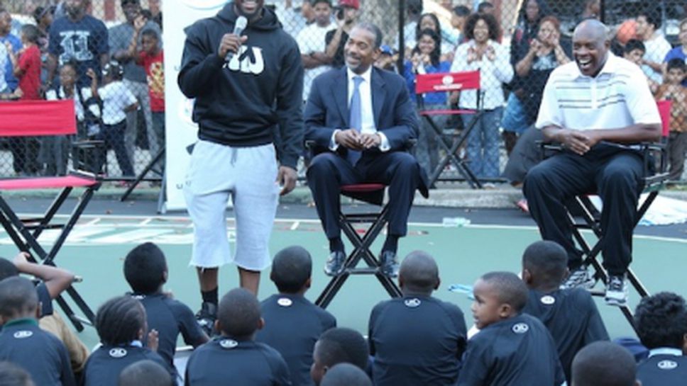 Кемба Уокър откри игрище в родния си квартал