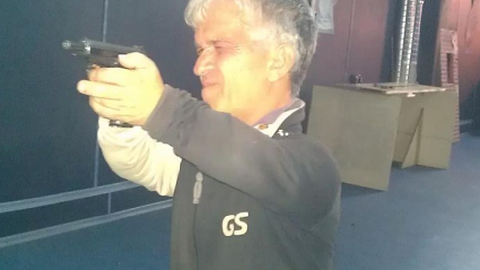 Георги Софкин проведе тренировка по стрелба с пистолет на стрелбището в НСО