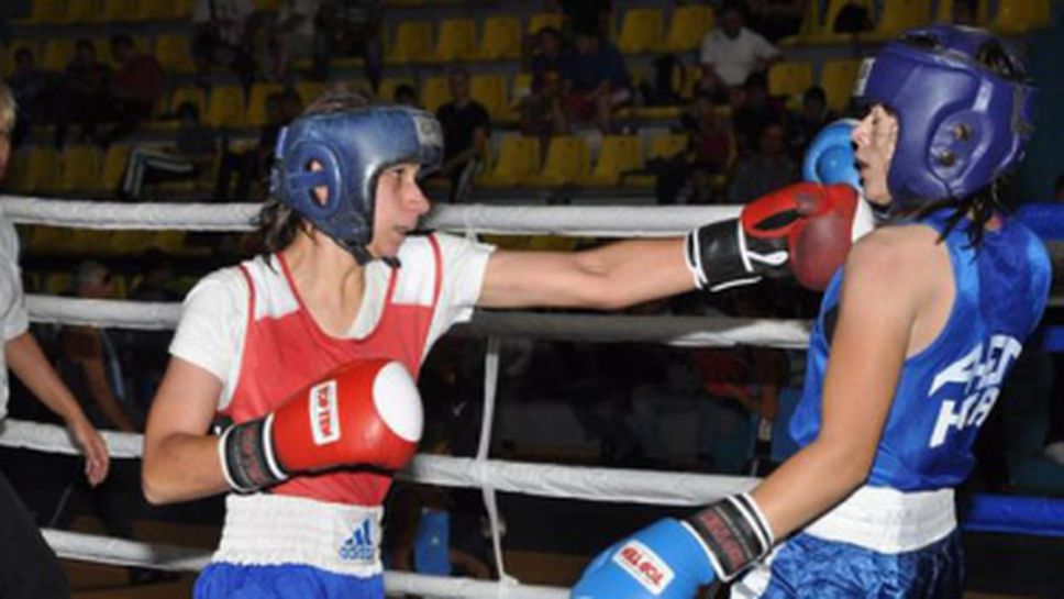 Венелина Поптолева стана световна шампионка по бокс за девойки