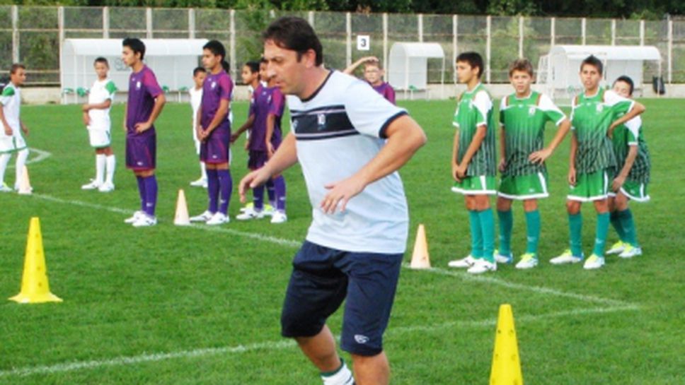 Атанас Атанасов е новият треньор на Нефтохимик