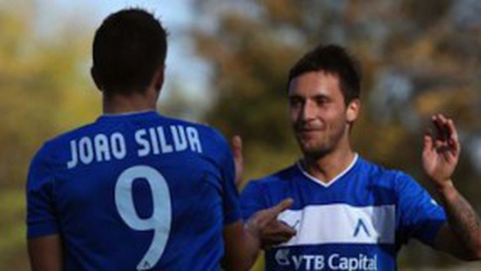 Левски гони трета поредна победа и чака грешка на шампиона