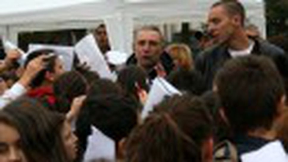 Стоичков предизвика суматоха в столично училище