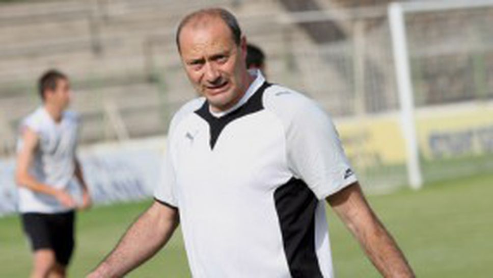 Емил Велев официално назначен за треньор на Локомотив (София)