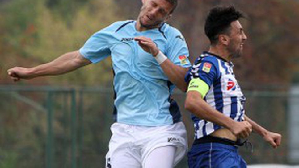 Илиан Илиев гледал централен защитник на Рад